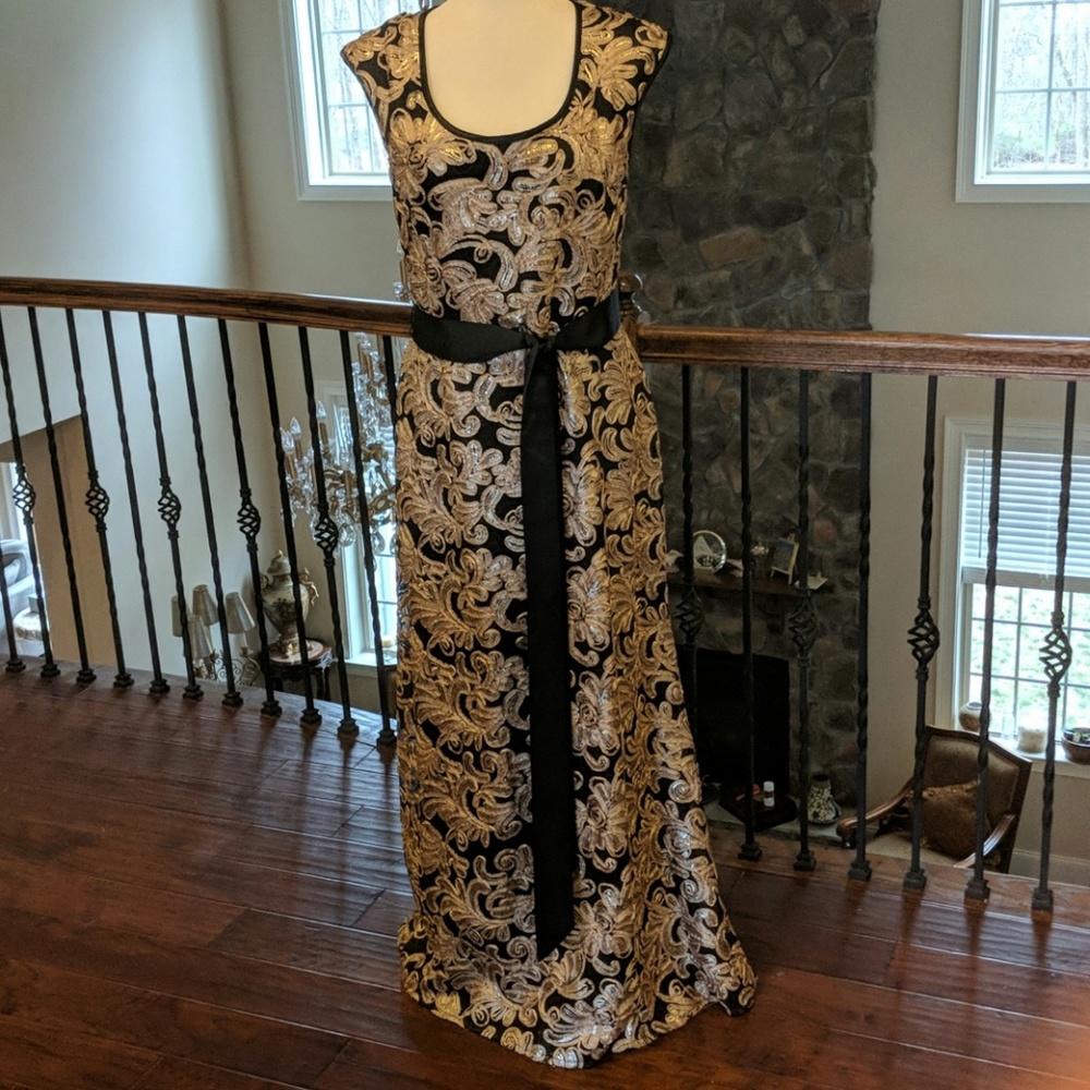 Black and Gold Betsy and Adams dress in size 16